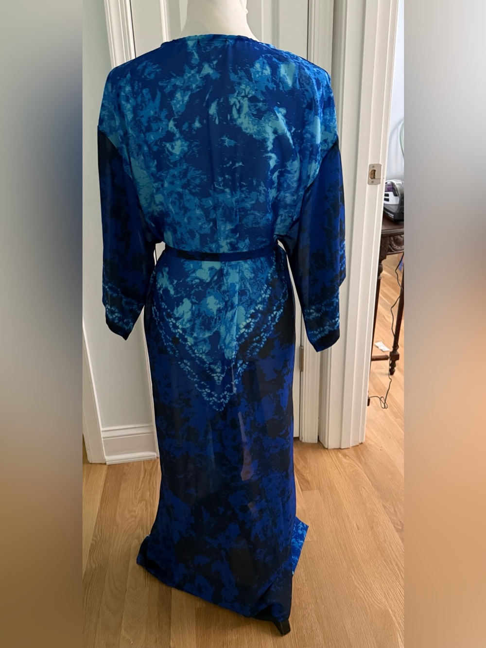 NWOT - Venus Stunning Beach Cover/Robe w/ Rhinestone Detailing - Picture 3 of 9
